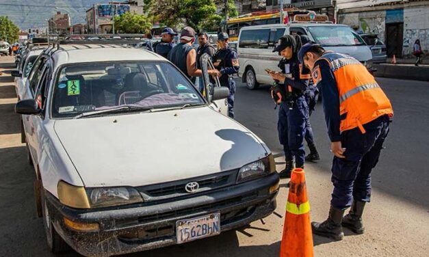 CONTINÚA LOS OPERATIVOS DE CONTROL A LOS TAXIS