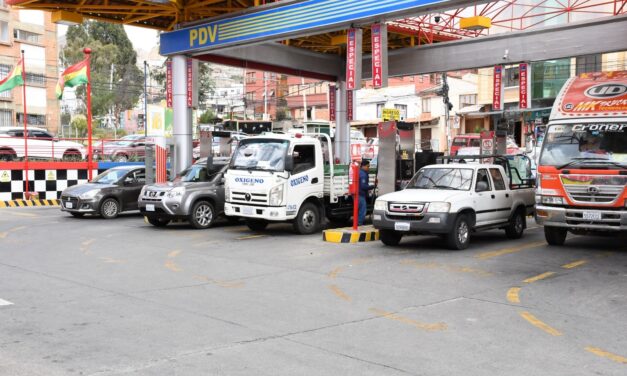 SE NORMALIZA LA VENTA DE GASOLINA, PERO PERSISTEN LAS FILAS POR DIÉSEL