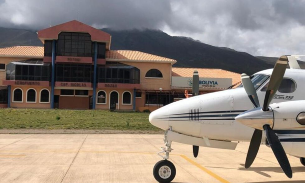 SIGUE EL AEROPUERTO PARALIZADO