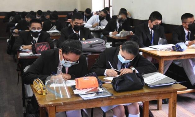 SALUD RECOMIENDA NO EXIGIR USO DE UNIFORMES A ESTUDIANTES