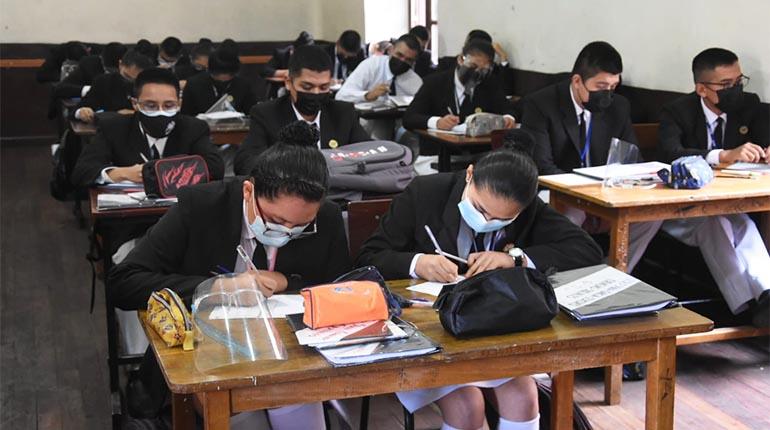 SALUD RECOMIENDA NO EXIGIR USO DE UNIFORMES A ESTUDIANTES