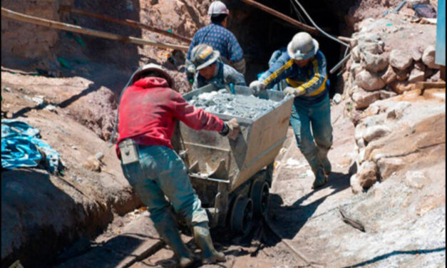 TRES MINEROS PERDIERON LA VIDA POR LA CAÍDA DE UN PLANCHÓN EN INTERIOR MINA