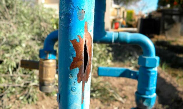 AAPOS REPORTA RUPTURA DE TUBERÍAS EN ZONA ALTA POR CONGELAMIENTO