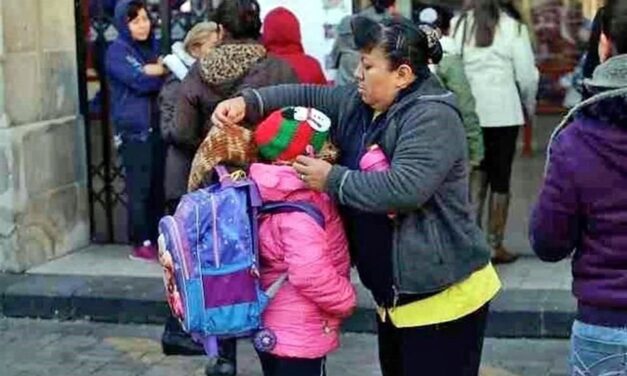 POR BAJAS TEMPERATURAS: PADRES DE FAMILIA PIDEN EL MANTENIMIENTO Y REPONER VIDRIOS A LAS ESCUELAS