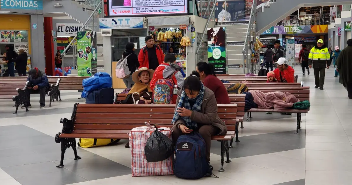 DISMINUYE AFLUENCIA DE VIAJEROS EN TERMINAL DE BUSES