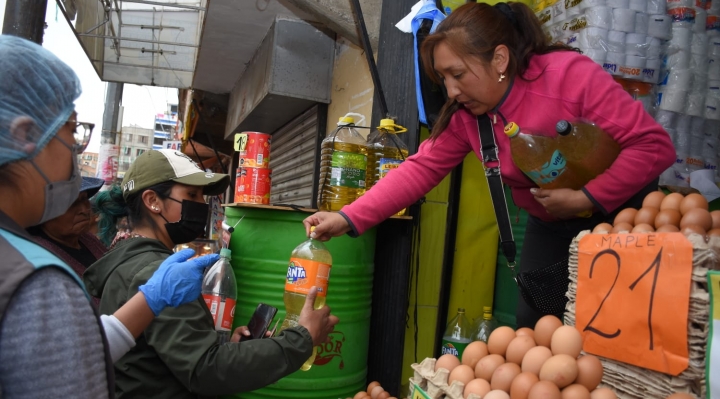 COMERCIANTES OCULTAN ACEITE PARA ELEVAR SU PRECIO