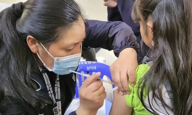 500 ESTUDIANTES DE 30 UNIDADES EDUCATIVAS YA FUERON VACUNADOS CONTRA LA INFLUENZA