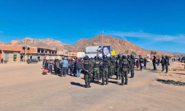 POLICÍA REPORTA BLOQUEOS EN TRES PUNTOS DEL DEPARTAMENTO DE POTOSÍ