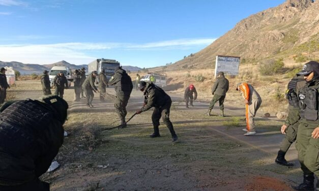 POLICÍA LIBERA BLOQUEOS DE CARRETERA EN POTOSÍ