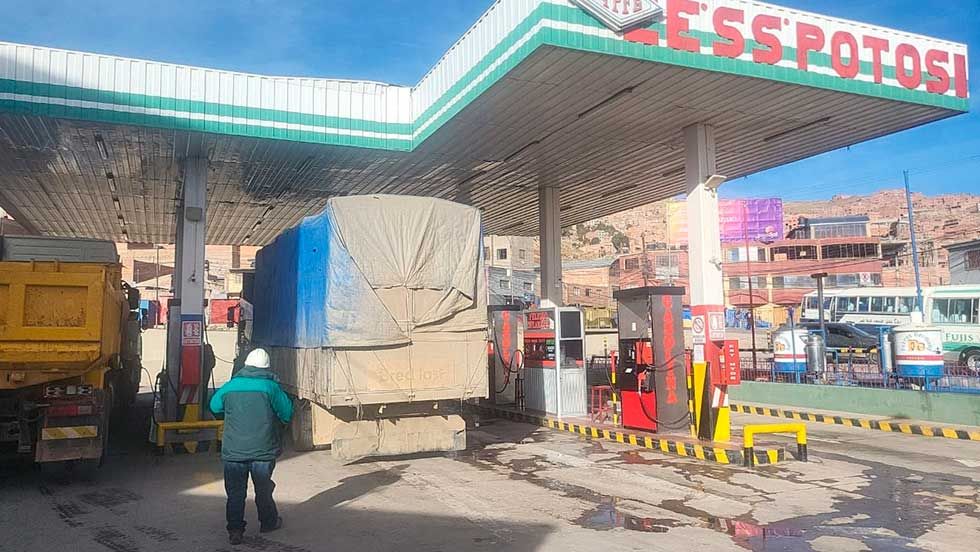 CHÓFERES TRABAJAN SOLO AL 5% DE SU CAPACIDAD POR FALTA DE CARBURANTES
