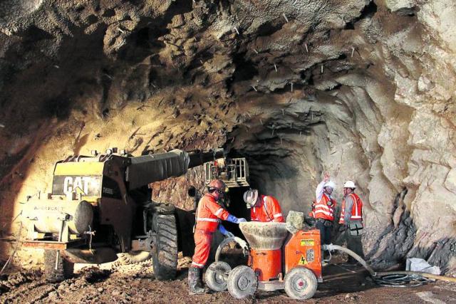 COOPERATIVAS MINERAS OPERAN AL 40% DE SU CAPACIDAD POR FALTA DE CARBURANTES