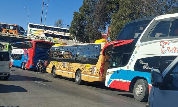 EL DESABASTECIMIENTO DE COMBUSTIBLE COMPLICA LOS VIAJES DE LOS BUSES