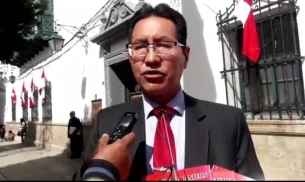 MARCO SUYO PRESENTA LIBRO DE LEYENDAS Y CUENTOS HISTÓRICOS DE POTOSÍ