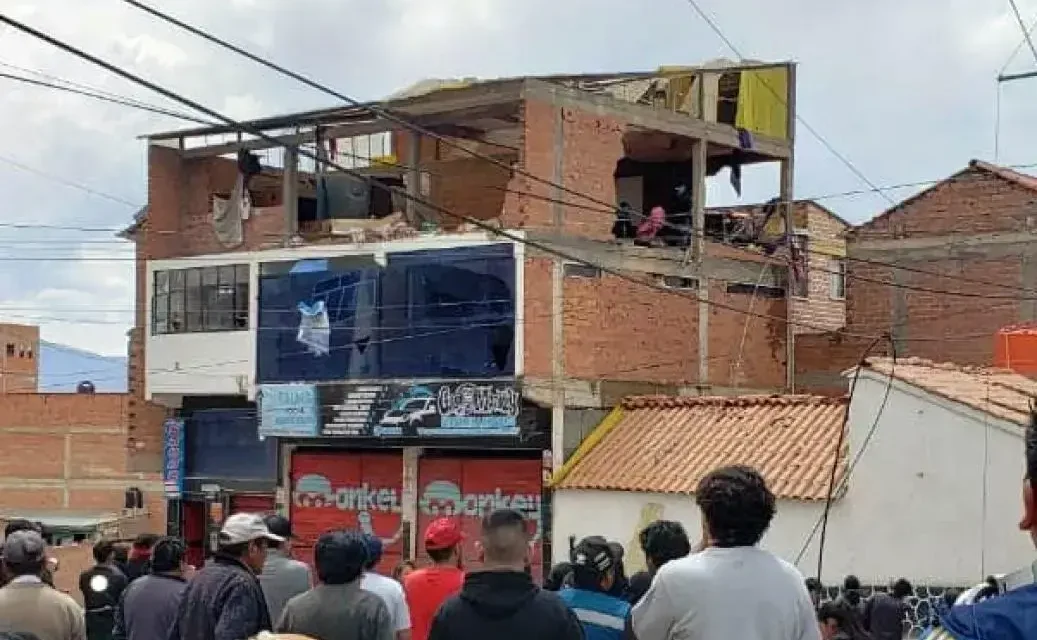 EXPLOSIÓN EN SAUNA DE POTOSÍ DEJA UNA MENOR HERIDA Y GRAVES DESTROZOS MATERIALES