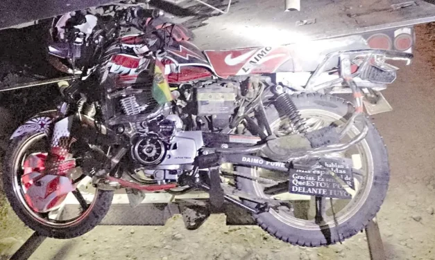 COLISIÓN DE MOTOCICLETA DEJA TRES FALLECIDOS CERCA DE VILLAZÓN