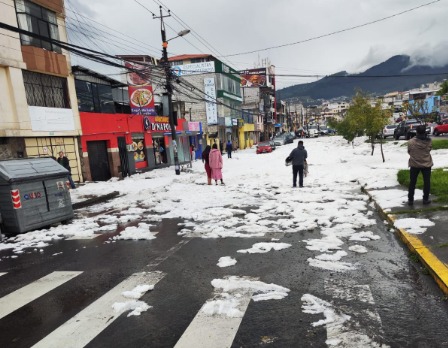 POLICÍA PIDE EXTREMAR PRECAUCIONES EN LA RUTA POTOSÍ–ORURO TRAS FUERTE GRANIZADA