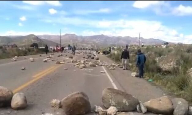 TRÁNSITO RECOMIENDA PRECAUCIÓN POR BLOQUEO EN LA RUTA POTOSÍ–ORURO