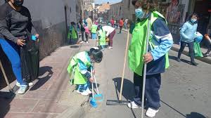 ESTUDIANTES REALIZAN JORNADA DE LIMPIEZA EN CALLES Y PLAZUELAS DEL CENTRO DE POTOSÍ