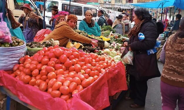 SUBEN LOS PRECIOS DEL POLLO, TOMATE Y ARVEJA EN LOS MERCADOS DE POTOSÍ