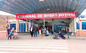 AUMENTAN PERSONAL EN TERMINAL DE BUSES DE POTOSÍ PARA FACILITAR VIAJES DE MENORES EN TEMPORADA ALTA