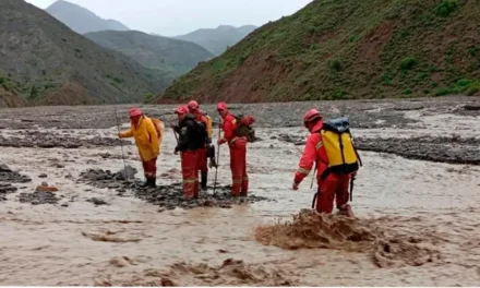 POLICÍA DE TUPIZA INDAGA RESTOS HUMANOS ARRASTRADOS POR EL AGUA; PODRÍAN SER DE UN DESAPARECIDO