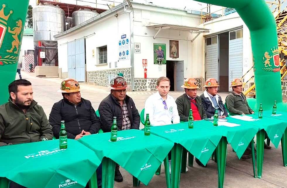 LA CERVECERÍA ENTREGA PREMIOS A FEDECOMIN POR LA TRADICIONAL BAJADA DEL TATA Q’AQCHA
