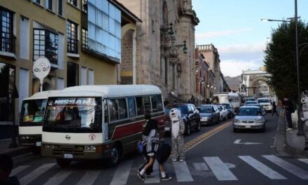 TRANSPORTISTAS DENUNCIAN GRAVE ABANDONO DE CALLES Y AVENIDAS EN POTOSÍ