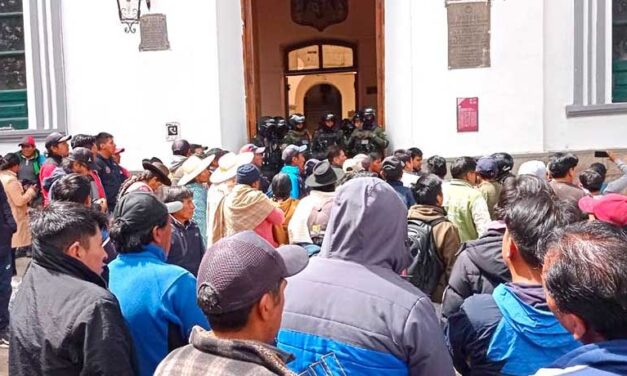 CRISIS DE LOS PASAJES SE PROFUNDIZA: CHOFERES AMENAZAN CON RADICALIZAR MEDIDAS