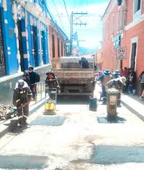 REFUERZAN LOS TRABAJOS DE BACHEO EN EL CENTRO DE LA CIUDAD