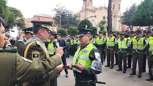 COMANDANTE GENERAL CLAUSURA CURSO DE POLICÍA COMUNITARIA EN POTOSÍ