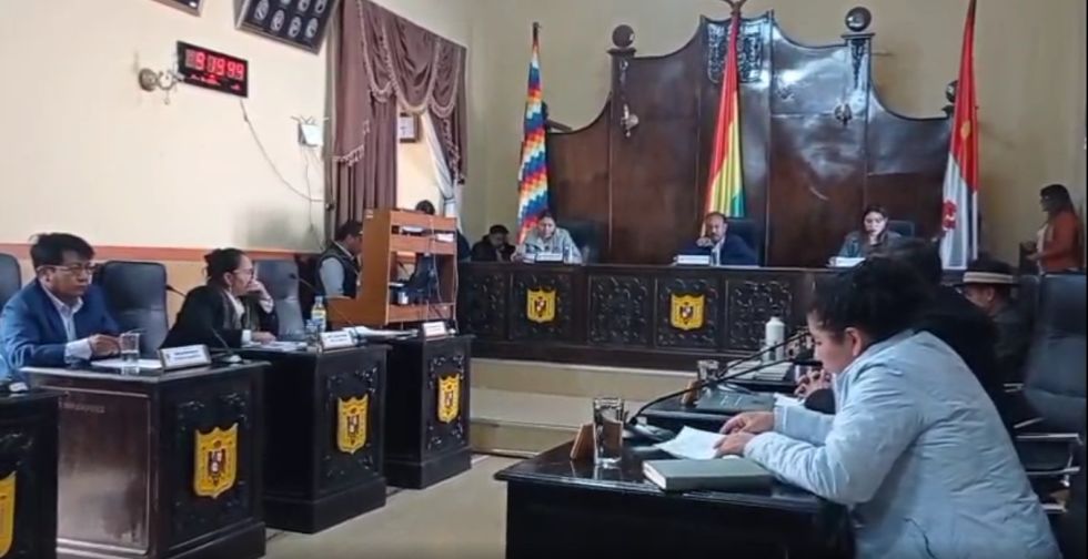 CONCEJO MUNICIPAL CIERRA SESIÓN SIN DESIGNAR ALCALDE SUSTITUTO