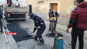 DIRECCIÓN MUNICIPAL DE VÍAS REALIZA TRABAJOS EN LA CALLE HOYOS