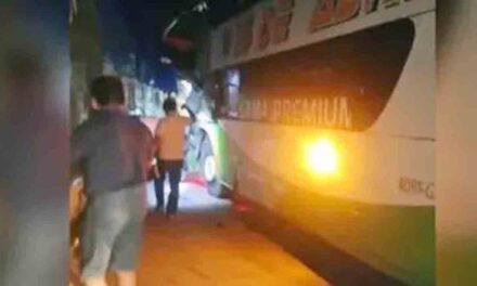 COLISIÓN ENTRE FLOTA Y CAMIÓN DEJA UNA PERSONA FALLECIDA Y VARIOS HERIDOS