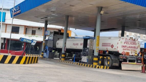 TRANSPORTISTAS ADVIERTEN POSIBLES MEDIDAS POR LA PREOCUPACIÓN DEL COMBUSTIBLE