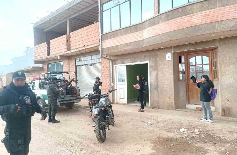 POLICÍA DE VILLAZÓN ALLANA VIVIENDAS Y SECUESTRA SEIS MOTOCICLETAS PRESUNTAMENTE ROBADAS