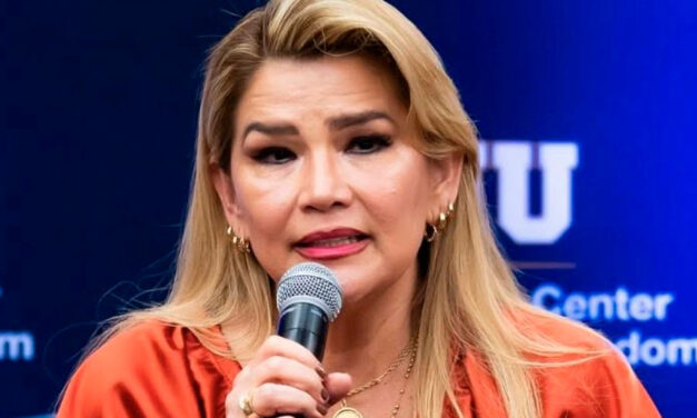 Añez pide “madurez” a la dirigencia política ante la situación social y política que atraviesa el país