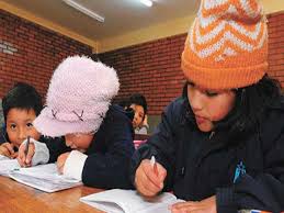 PADRES DE FAMILIA PIDEN HORARIO DE INVIERNO PARA PROTEGER LA SALUD DE LOS ESTUDIANTES