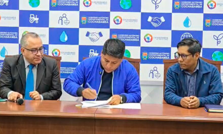 Loza propone ley para rebajarse en 7% su salario y el de autoridades departamentales