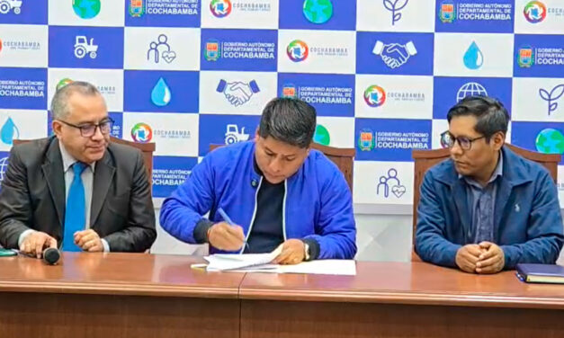 Loza propone ley para rebajarse en 7% su salario y el de autoridades departamentales