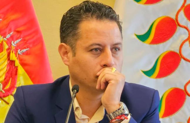 Lara dice que “la renuncia del presidente no es la solución”, pero pide a Paz reencaminar