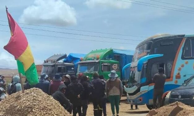 TRANSPORTISTAS VARADOS POR MÁS DE UN MES: BLOQUEOS LOS DEJAN SIN DINERO Y SIN ALIMENTOS