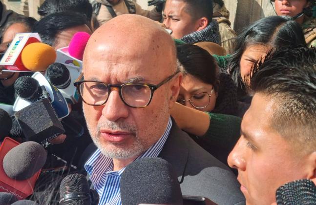 Diálogo: Lupo descarta “impunidad” por delitos y niega “cogobierno” con la COB; pide desbloqueo