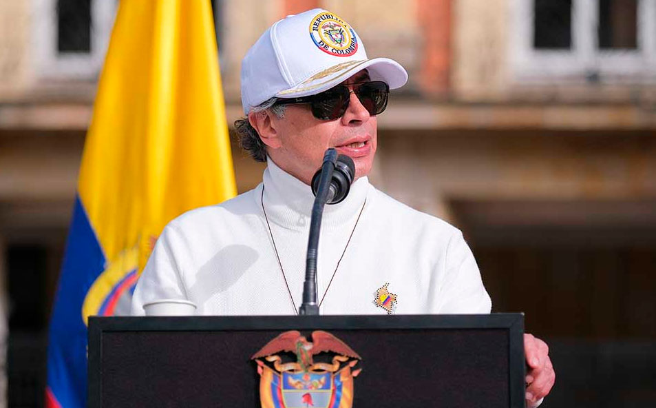 Petro se compromete con una transición política y su paso a la «resistencia pacífica»