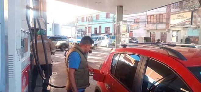 TRANSPORTE DE POTOSÍ SE DECLARA EN ESTADO DE EMERGENCIA POR LA ESCASEZ DE DIÉSEL Y GASOLINA