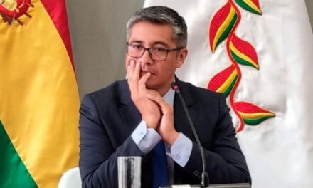 Decreto presidencial cumple la censura de la Asamblea para destituir a Espinoza y poner ministro de Economía interino