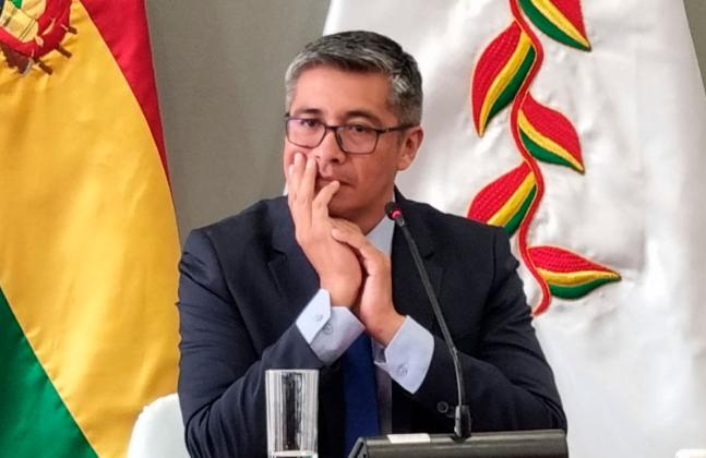 Decreto presidencial cumple la censura de la Asamblea para destituir a Espinoza y poner ministro de Economía interino