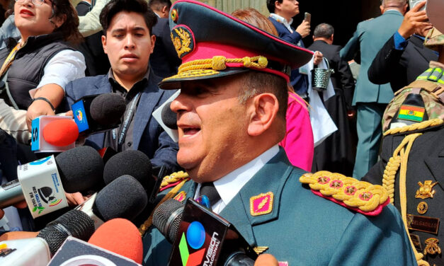 “Las FFAA están listas para defender al pueblo”, dice el comandante tras ultimátum de Evo