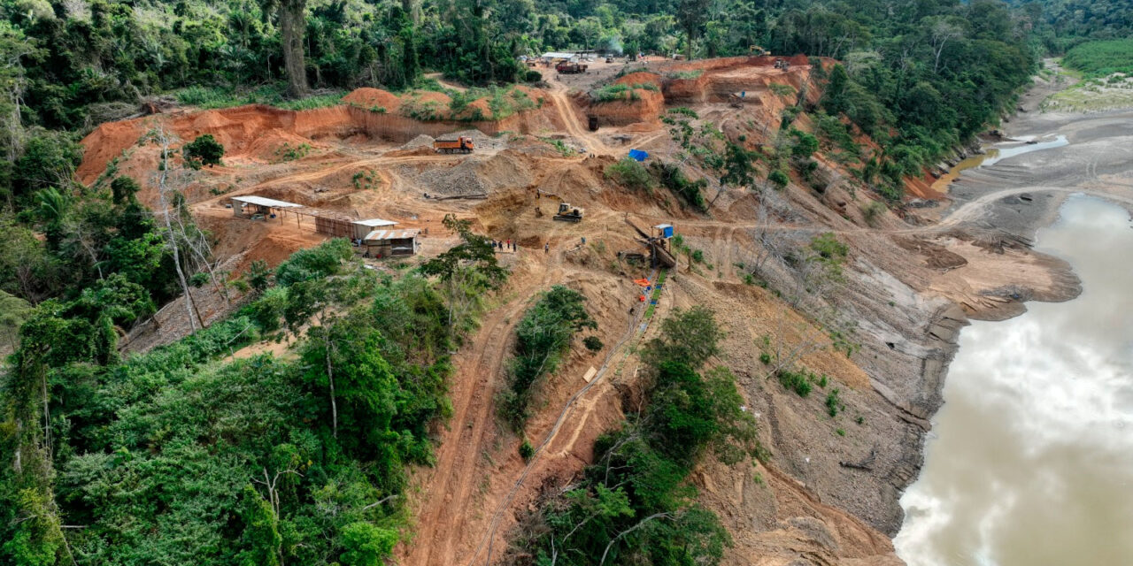 Registran intensa actividad minera ilegal cerca del Parque Madidi con el uso de maquinaria pesada