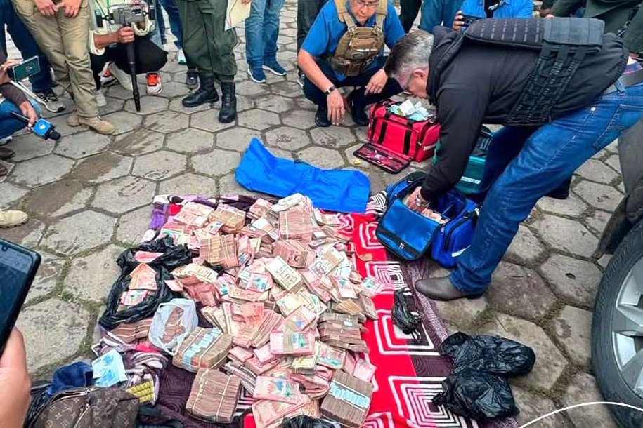 Cuantifican más de Bs 3,5 millones y $us 10.000 hallados en ambulancia en el caso Mariaca