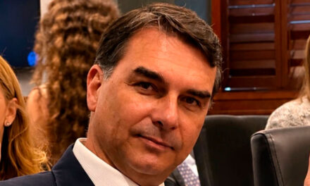 Justicia de Brasil ordena investigación contra Flávio Bolsonaro por financiación irregular de su campaña